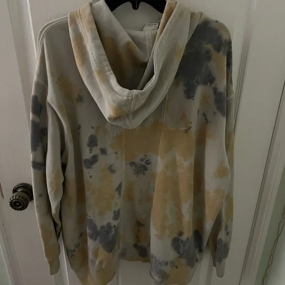 Nike Men's Size Large Tie-Dye Hooded Sweatshirt in Cream, Yellow and Gray - Picture 2 of 8